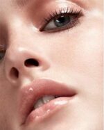 ⁦FENTY BEAUTY- ملمع الشفاه العالمي غلوس بومب من فنتي بيوتي باي ريهانا (SWEET MOUTH 04)⁩ - الصورة ⁦3⁩