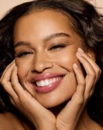 ⁦FENTY BEAUTY -FUSSY HEAT 5.5mL ملمع شفاه لامع وممتلئ⁩ - الصورة ⁦3⁩