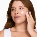 ⁦CLINIQUE- لوشن مرطب دراماتيكي ديفرنت من كلينيك، 125 مل مع مضخة عيادة⁩ - الصورة ⁦3⁩