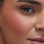 ⁦MOONGLAZE- BLUSHED 7g أحمر خدود مون جليز ستيك، لون أحمر خدود⁩ - الصورة ⁦2⁩