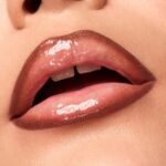⁦FENTY BEAUTY- EXTRA THIGH 06 قلم تحديد الشفاه تريسد آوت من فينتي بيوتي⁩ - الصورة ⁦3⁩