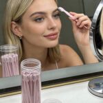 ⁦PINK FACE&EYEBROW RAZOR- ماكينة حلاقة الوجه والحواجب بمقبض طويل وشفرة أمان⁩ - الصورة ⁦2⁩